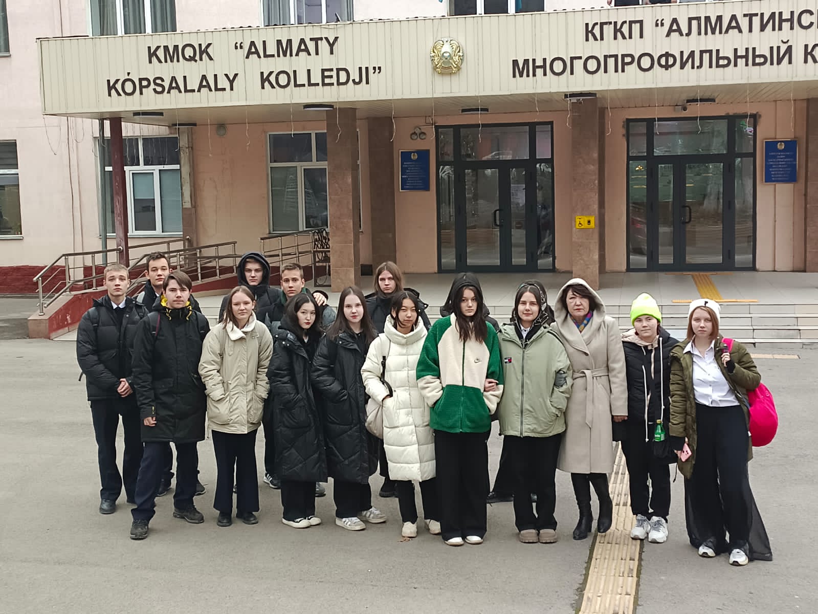 9 "В", 9 "Д" сынып оқушылары "Алматы көпсалалы колледжіне" барып қайтты.