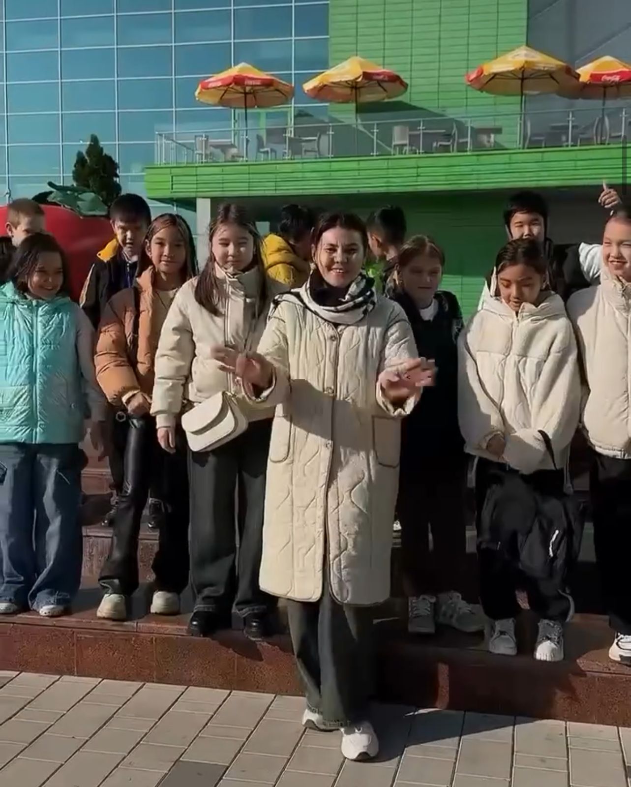 «Біртұтас тәрбие »бағдарламасын жүзеге асыру және оқушылардың бос уақытын тиімді ұйымдастыру мақсатында 5 «Г» оқушылары тимбилдинг ұйымдастырды. Тимбилдинг оқушыларға команда арасындағы қарым-қатынасты нығайтуға, командалық рухты дамытуға және әлеуме