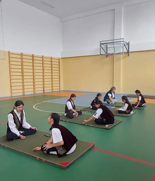 Мектеп алаңында өткен асық ату жарысы өтті