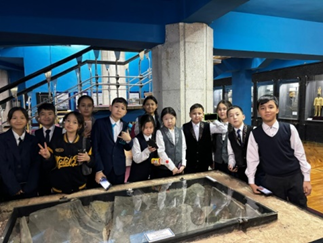 Алматы қаласы,Наурызбай ауданы, «С. Көпбаев атындағы №186 ЖББМ» КММ  5 сынып оқушылары орталық музейге саяхат жасады. Мақсаты:оқушыларды отаншылдыққа, ұлтжандылыққа, туған жеріне ата-мекеніне деген сүйіспеншілігін арттыруға дұрыс бағыт бағдар беру, ө