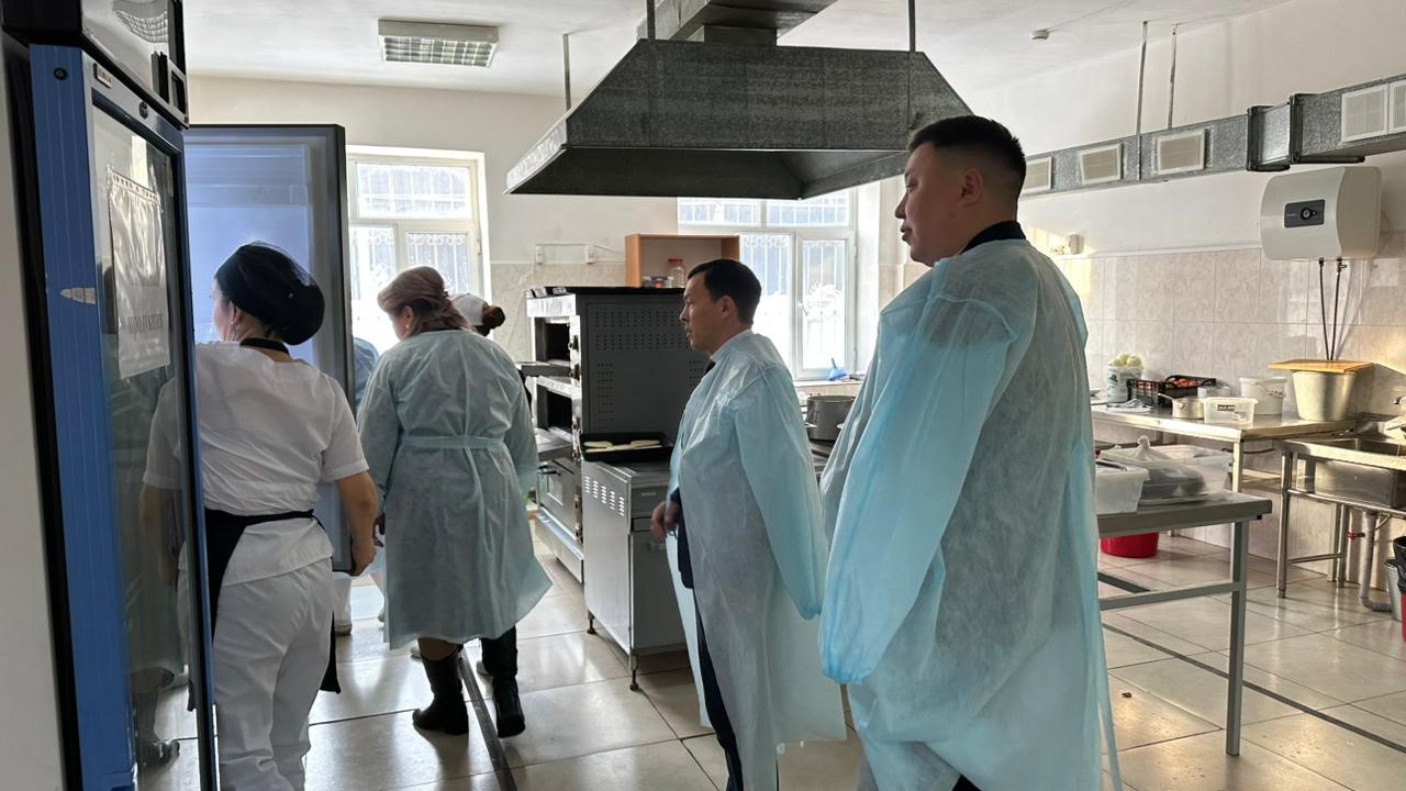 Бракеражды комиссия тамақтану сапасына мониторинг жүргізуде